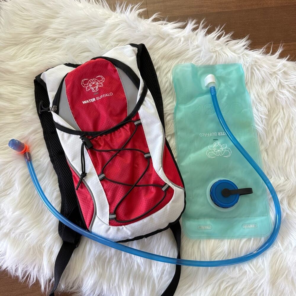 Water Buffalo 2L Hydration Pack Red & White Backpack Day Bladder Bag Unisex Hike - Picture 3 of 8